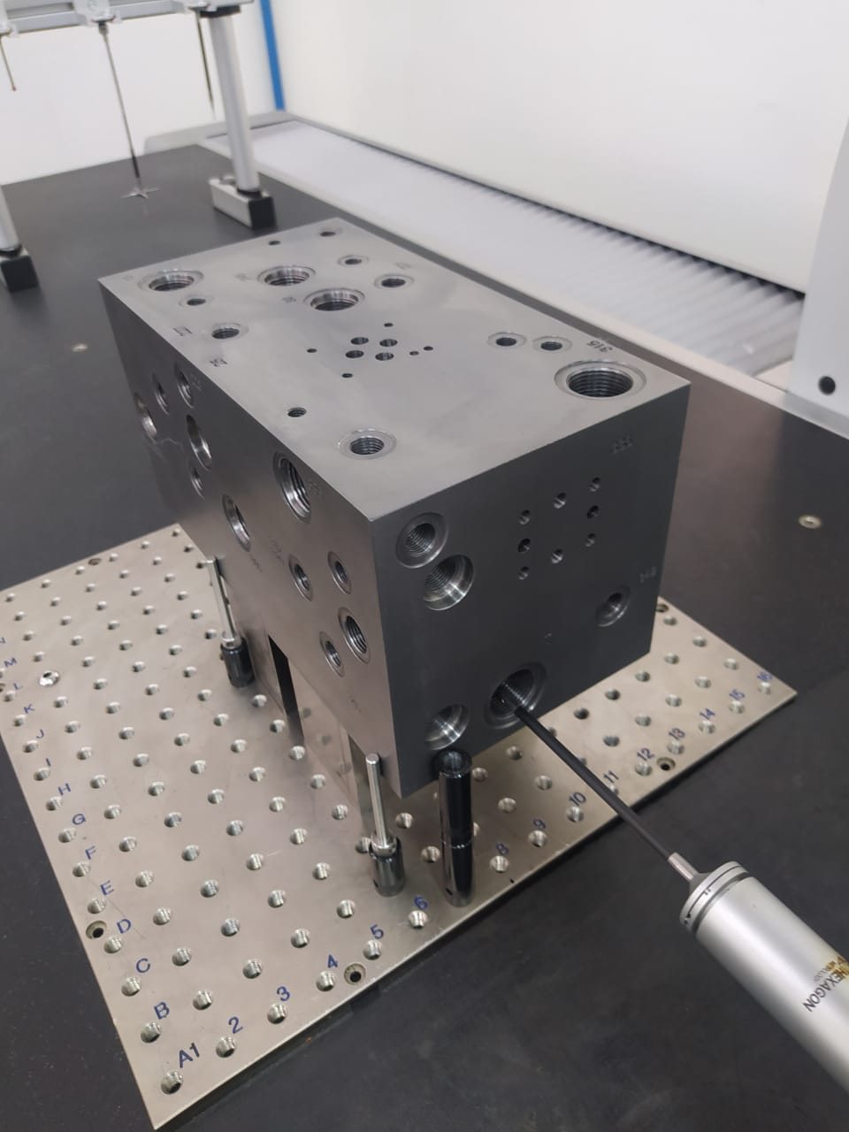 Inspeção dimensional em máquina de medição por coordenadas Hexagon